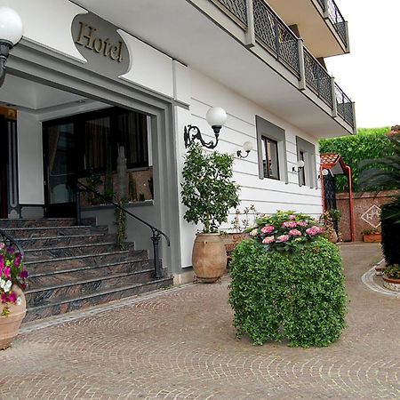 Hotel Ristorante Donato Calvizzano Bagian luar foto