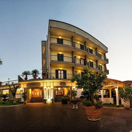 Hotel Ristorante Donato Calvizzano Bagian luar foto