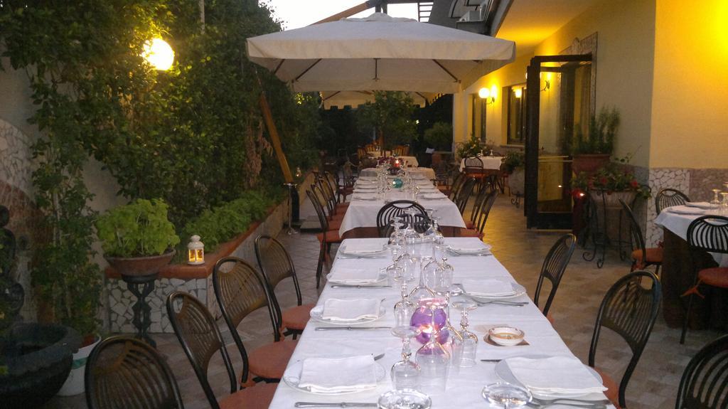 Hotel Ristorante Donato Calvizzano Bagian luar foto