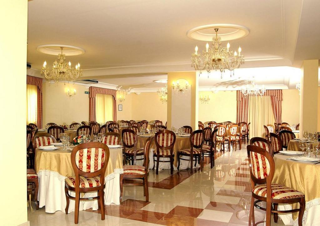Hotel Ristorante Donato Calvizzano Bagian luar foto