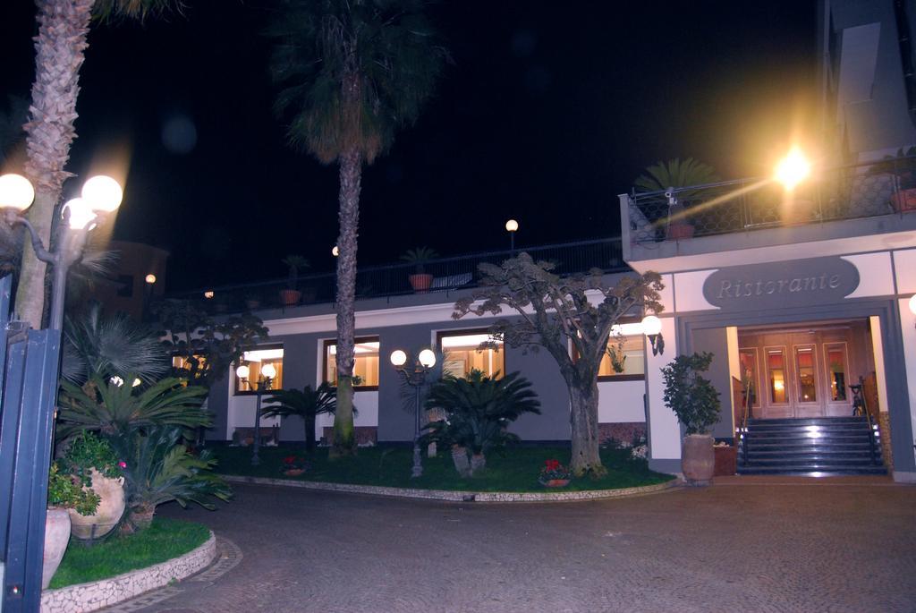 Hotel Ristorante Donato Calvizzano Bagian luar foto