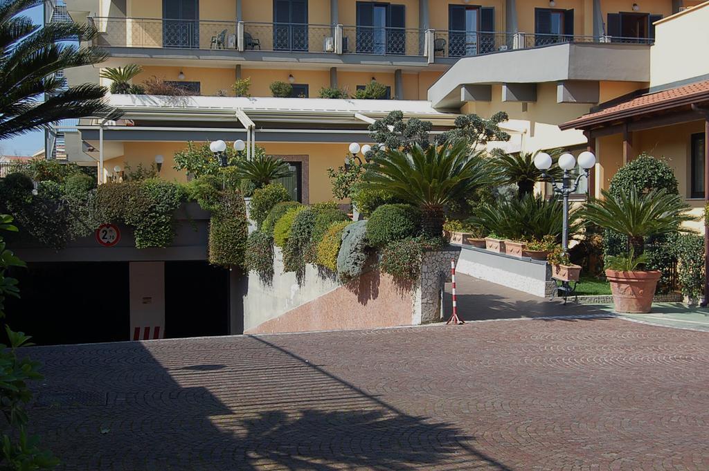 Hotel Ristorante Donato Calvizzano Bagian luar foto