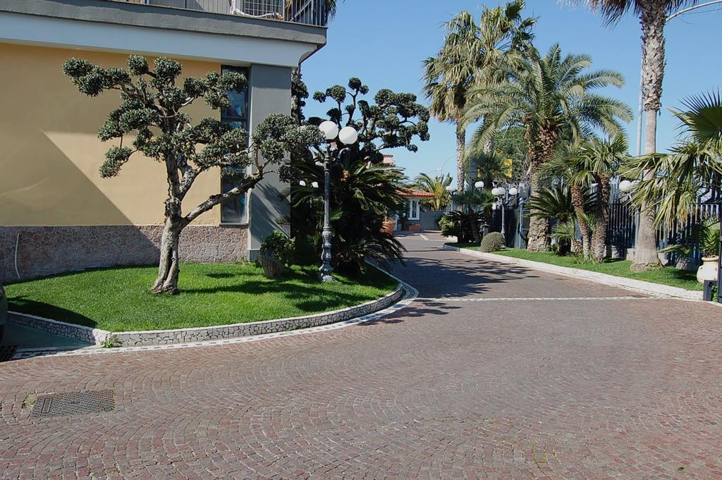 Hotel Ristorante Donato Calvizzano Bagian luar foto