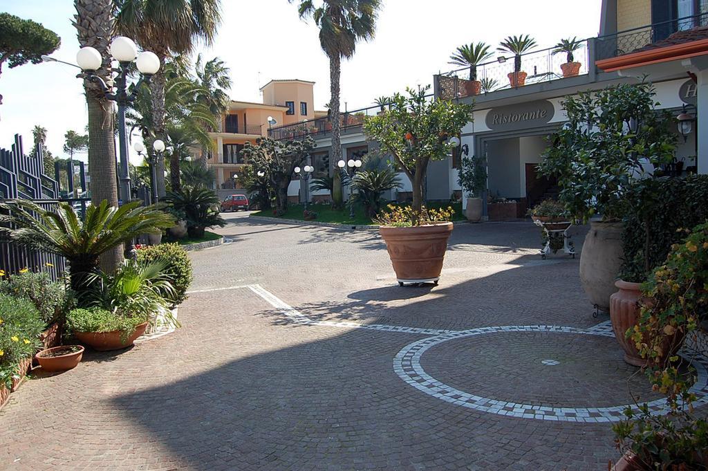Hotel Ristorante Donato Calvizzano Bagian luar foto
