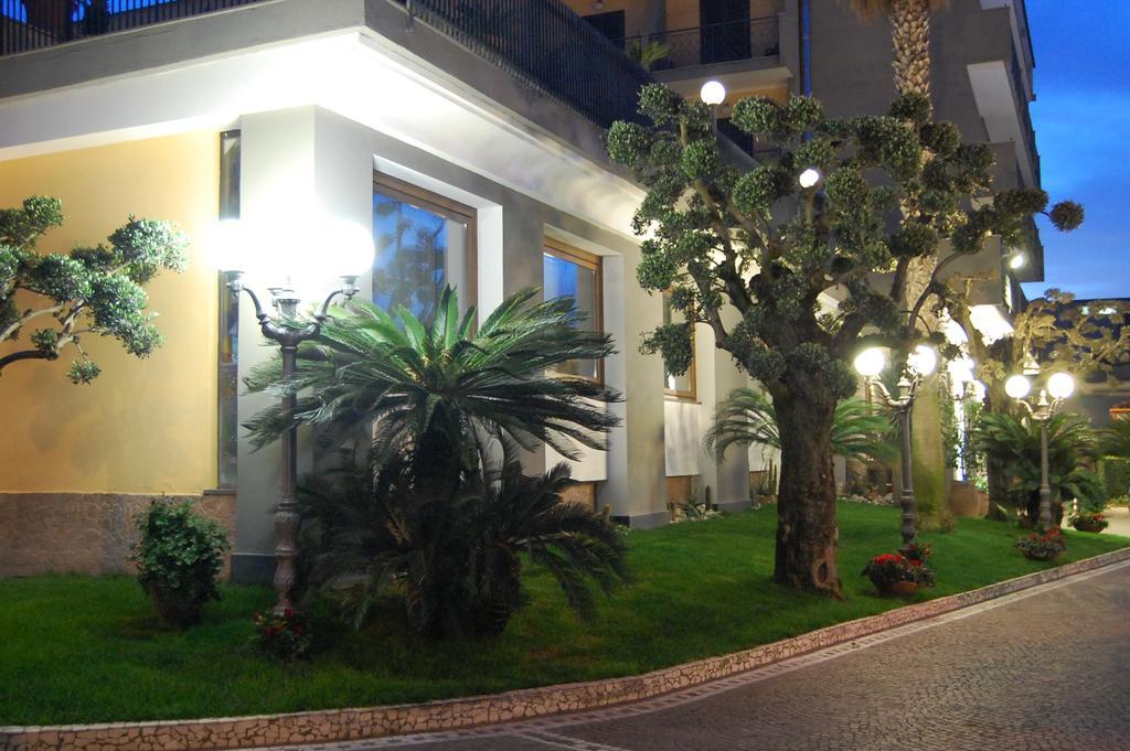 Hotel Ristorante Donato Calvizzano Bagian luar foto