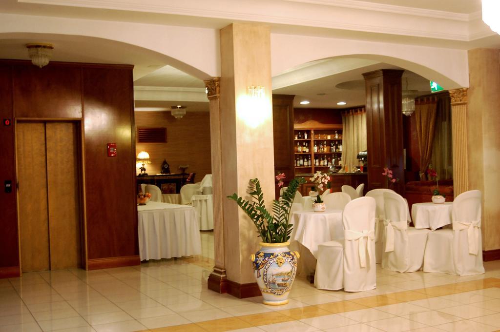 Hotel Ristorante Donato Calvizzano Bagian luar foto