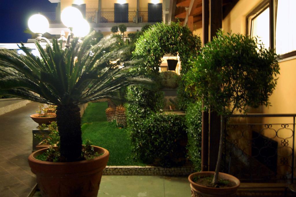 Hotel Ristorante Donato Calvizzano Bagian luar foto