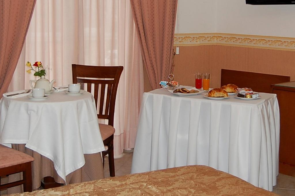 Hotel Ristorante Donato Calvizzano Bagian luar foto