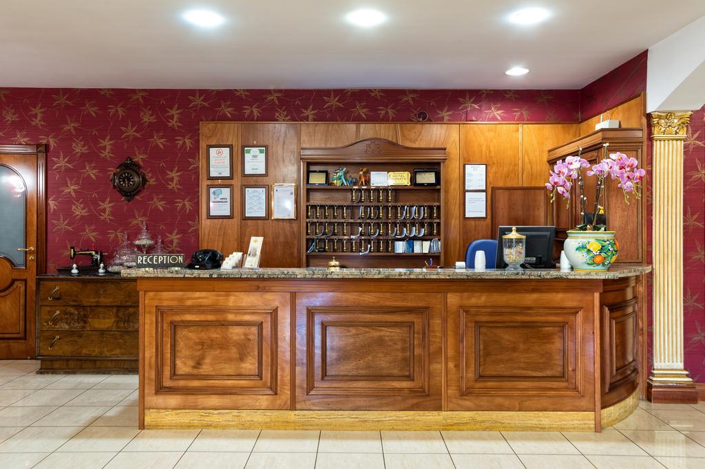 Hotel Ristorante Donato Calvizzano Bagian luar foto