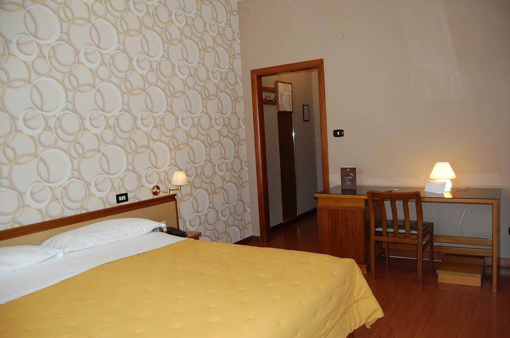 Hotel Ristorante Donato Calvizzano Bagian luar foto